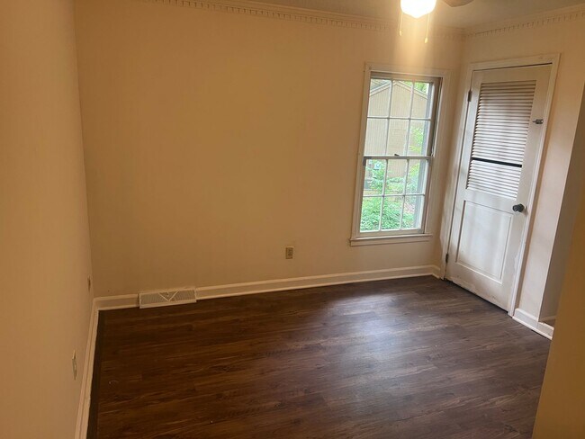 Building Photo - Charming 4-Bedroom, 2-Bath Home with Spaci...