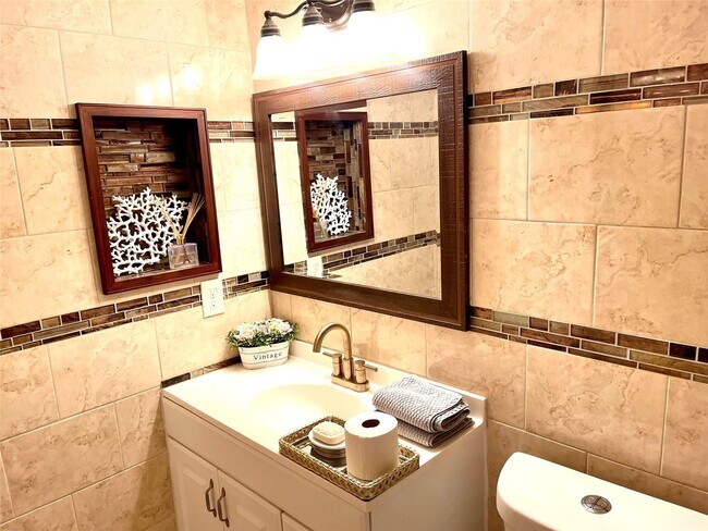 Building Photo - 8521 Hearth Dr