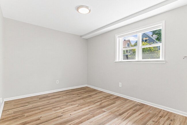 Building Photo - 519 W 22nd St