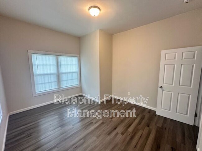Building Photo - 116 66th St S