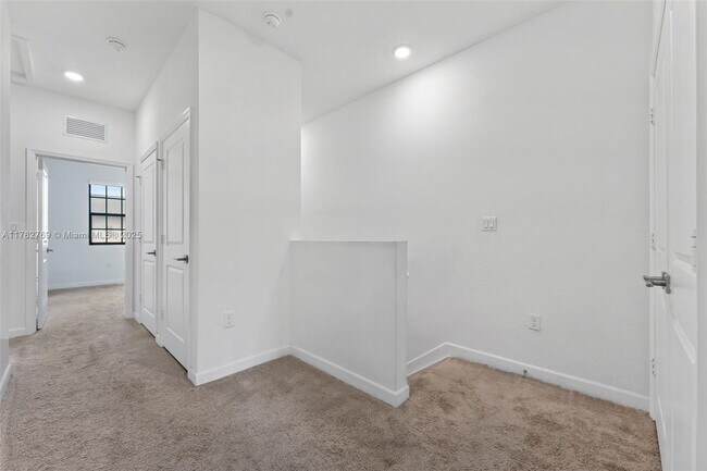Building Photo - 1161 SW 6th Ct