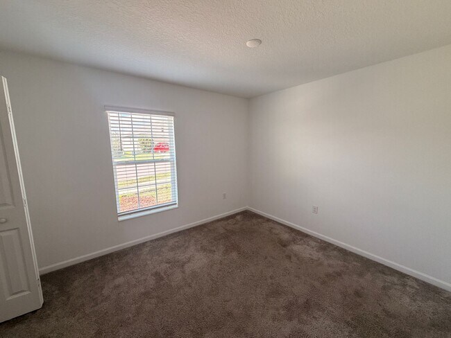 Building Photo - Single Family House Minutes to Davenport Posner Park Shopping Mall