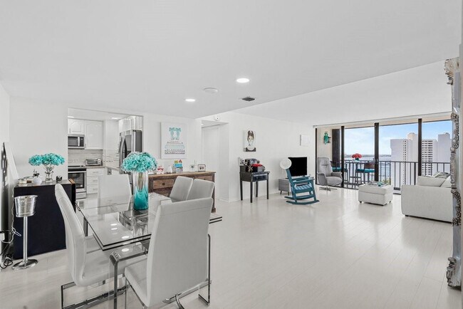 Building Photo - 5600 N Flagler Dr