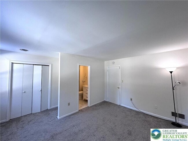 Building Photo - 8315 Countryside Ln