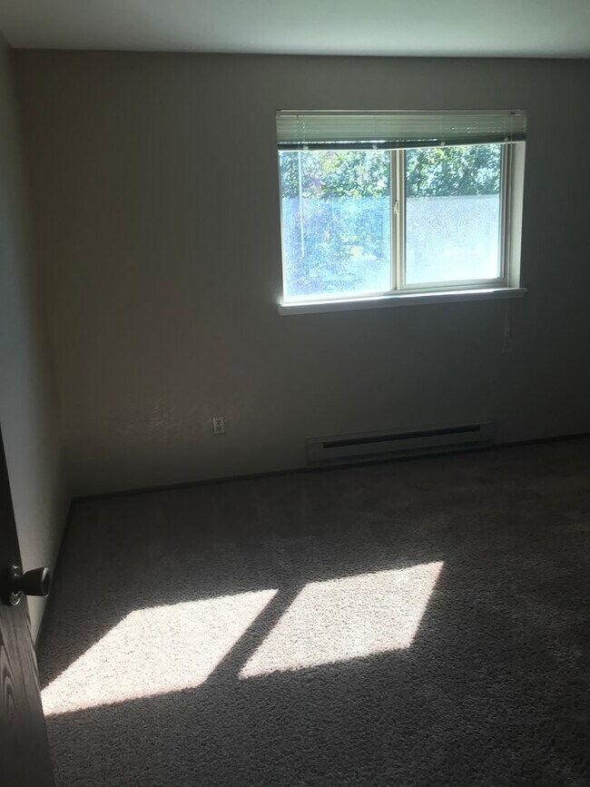 Building Photo - 804Frem