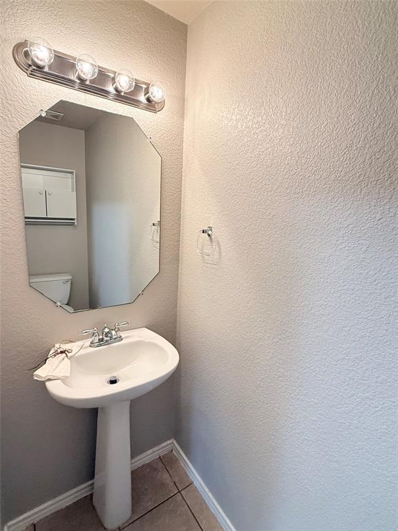 Building Photo - 520 Rolling Oak Dr