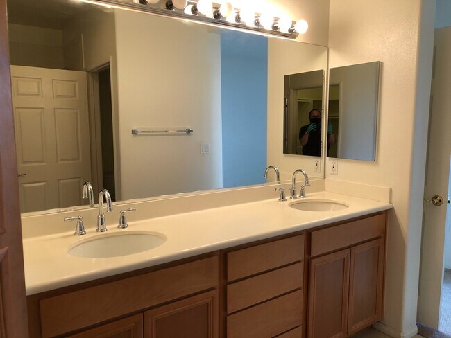 Primary Bath - 13075 Pacific Promenade