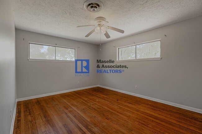 Building Photo - 3 Bed/2 Bath Home In Huntington Park