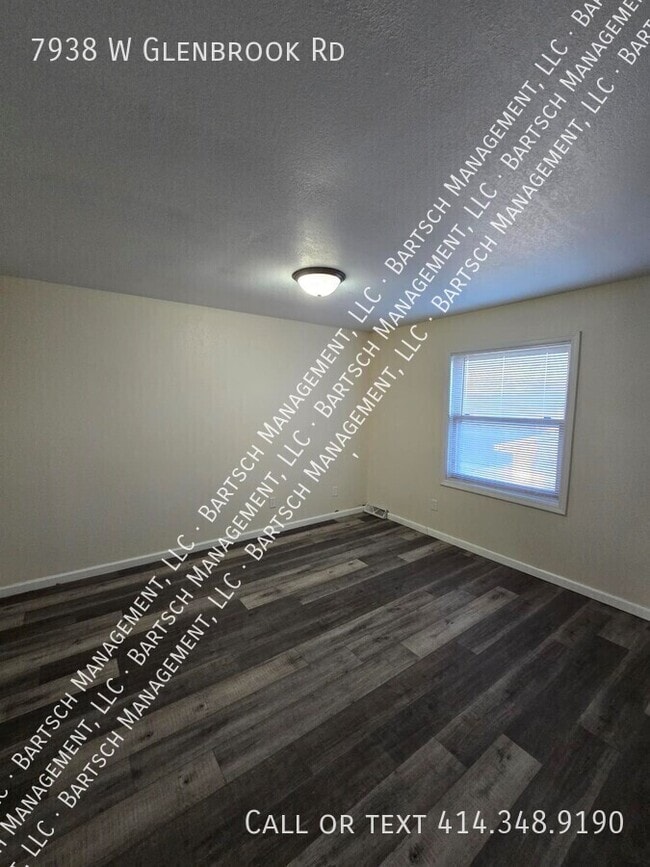 Building Photo - 7938 W Glenbrook Rd