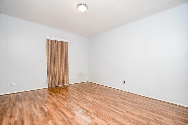 Building Photo - 11602 Dover St