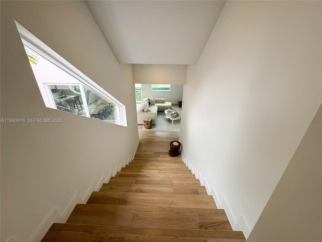 Building Photo - 1065 NE Little River Dr