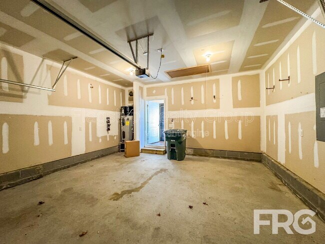 Building Photo - 202 Kenison Way