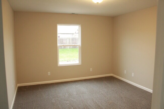 Building Photo - 174 County Rd 300 N