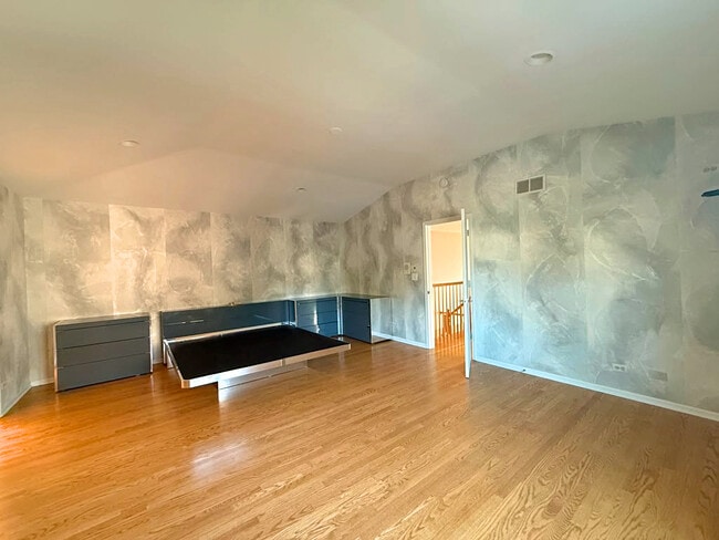 Building Photo - 991 Sweetflower Dr