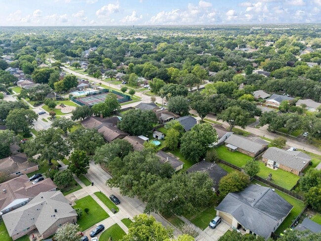 Building Photo - 2126 Turtle Creek Dr