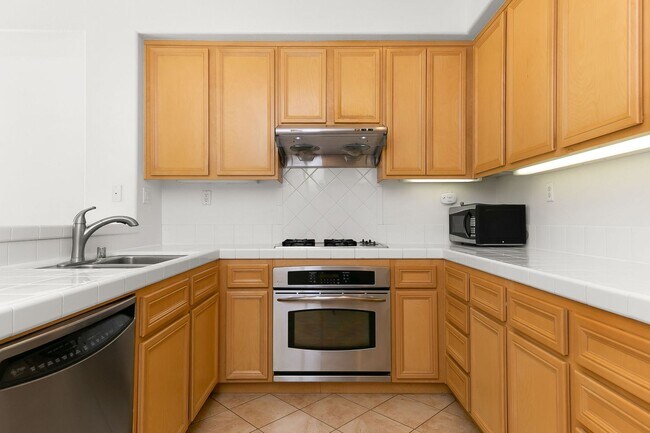 Building Photo - Paseo del Sol Charmer with Private Yard and Community Pool