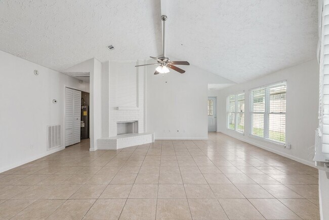 Building Photo - 16211 Olive Glen Dr