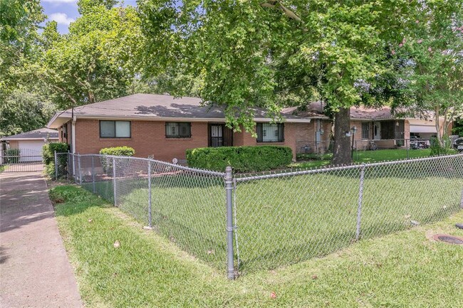 Building Photo - 4341 Kolloch Dr