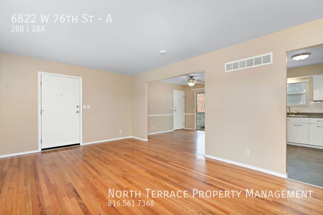 Building Photo - 2BR 2B with W/D and Hardwood Floors