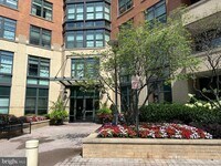Building Photo - 1830 Fountain Dr