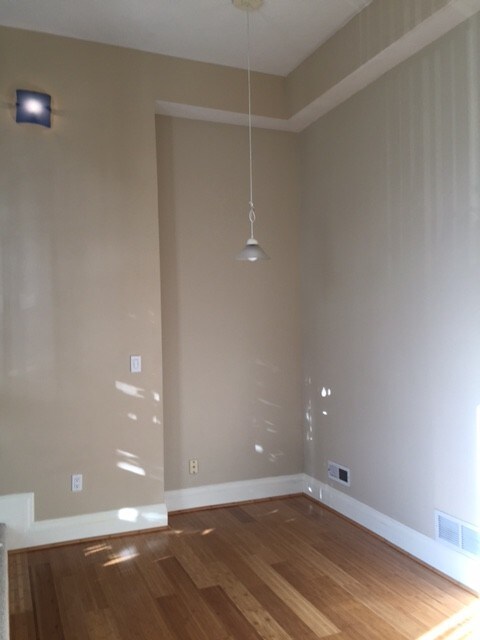 Building Photo - 440 Hopkins St