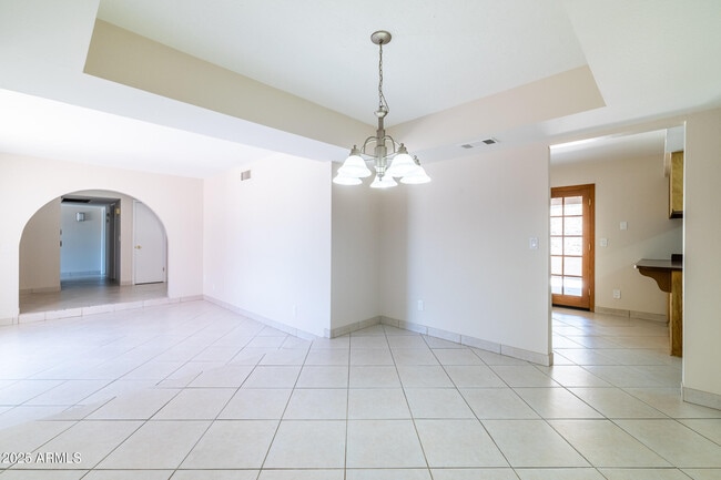 Building Photo - 2847 E Acoma Dr