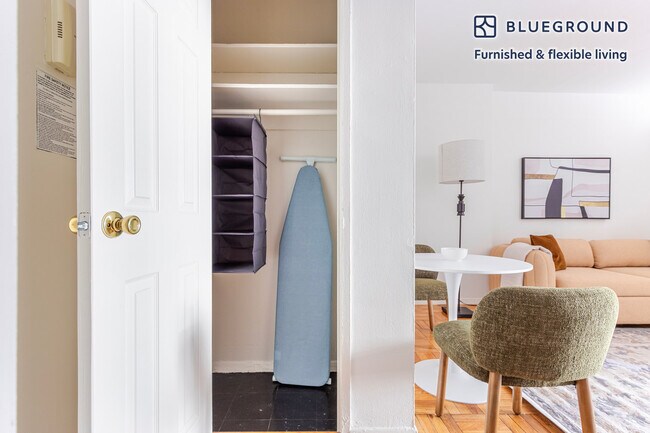 Building Photo - 300 E 46th St