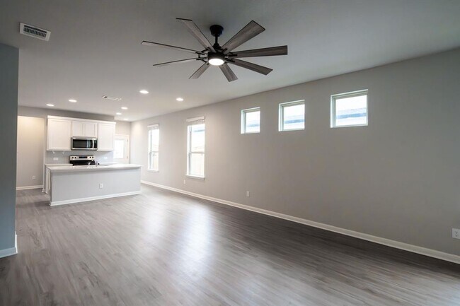 Building Photo - 208 Kellys Heroes Wy