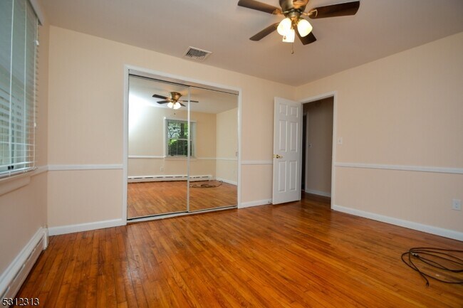 Building Photo - 62 Oakwood Ave