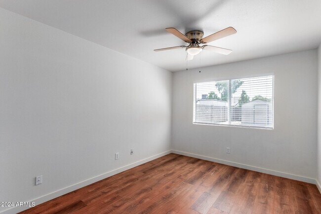 Building Photo - 3827 W Meadow Dr