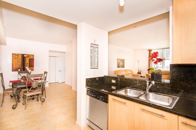 Building Photo - 511 SE 5 Ave