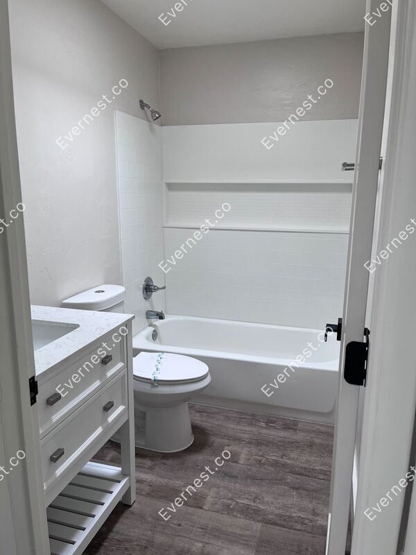 Building Photo - 4075 E Lee St