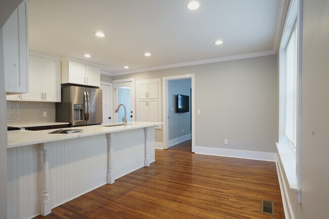 Building Photo - 714 Arlington Ave