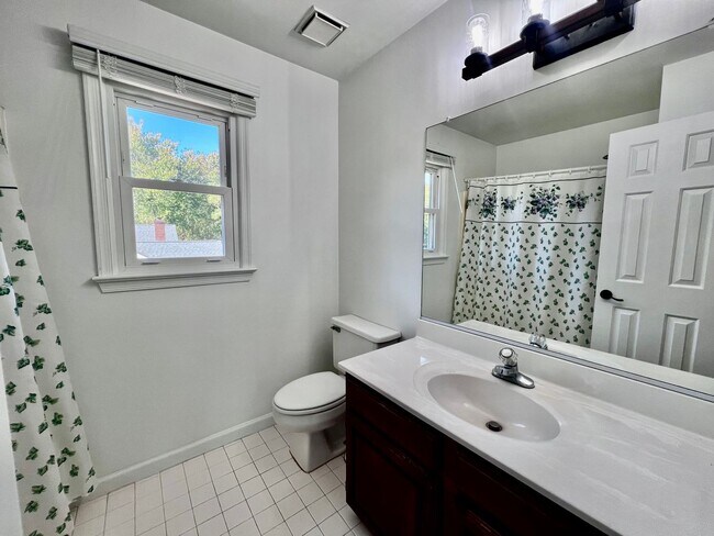 Building Photo - Beautiful home in the desirable Wellington...
