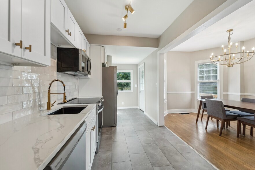 Building Photo - 95 Leroy St