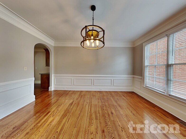 Building Photo - 5840 Cool Springs Dr