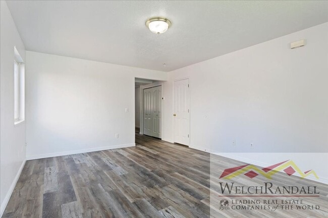 Building Photo - Beautiful 3 Bed 1.5 Bath Townhome in Ogden