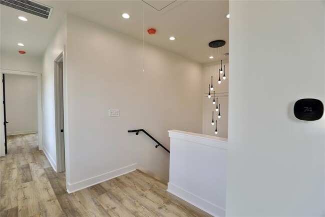 Building Photo - 609 E 38th St