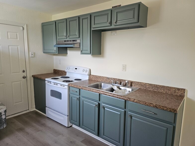 Primary Photo - 2113 Mt Herman St