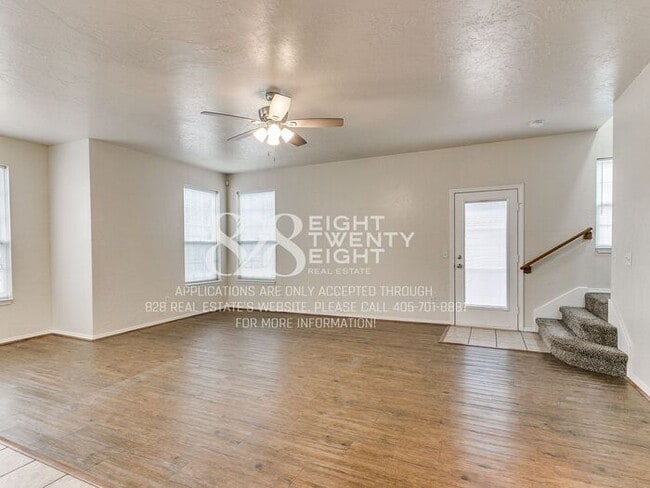 Building Photo - *AVAILABLE NOW!* Spacious 3 Bed/2.5 Bath Duplex Townhome Available in Norman!