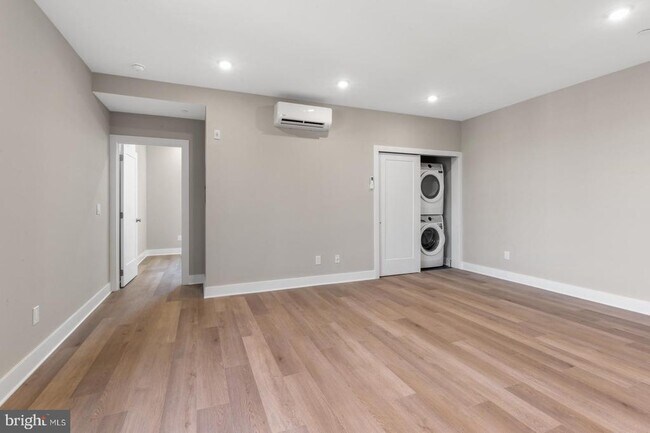 Building Photo - 6712 Ridge Ave