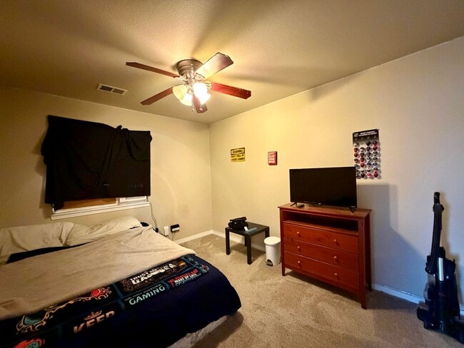 Building Photo - 310 S Rachel Ave