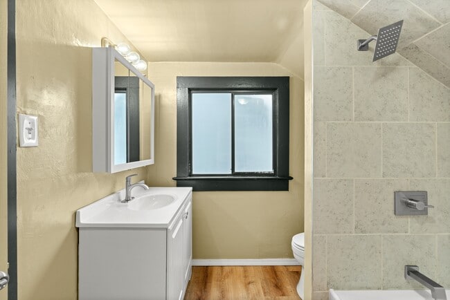 Building Photo - 121 N D St