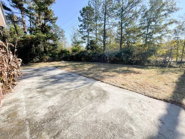 Building Photo - 306 Lloydwood Dr