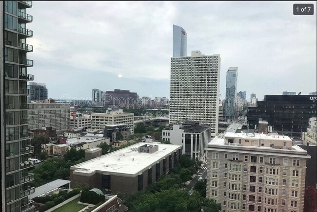 Building Photo - 2101 Chestnut St