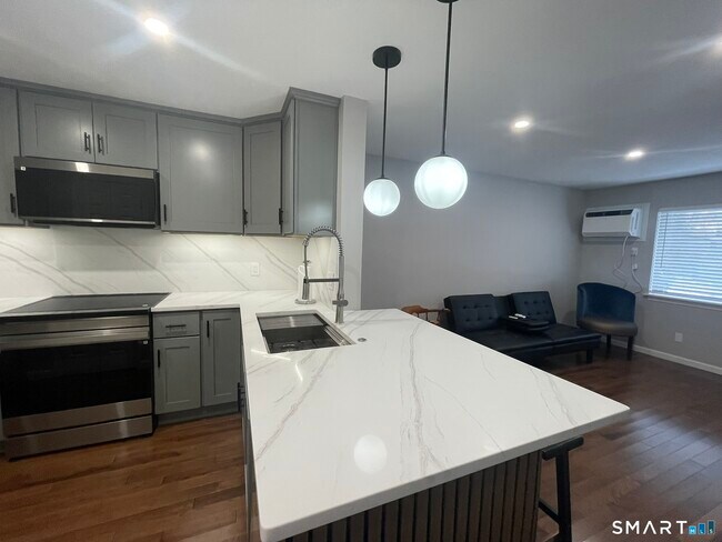 Building Photo - 31 Willow Springs