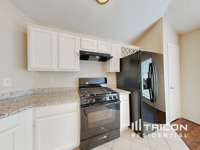 Building Photo - 18807 Danalyn Ct