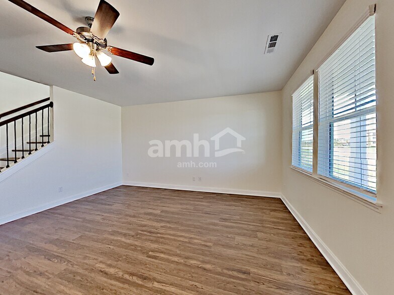 Building Photo - 5121 Jack Byrnes Dr