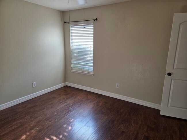Building Photo - 208 Rock Hound Ln