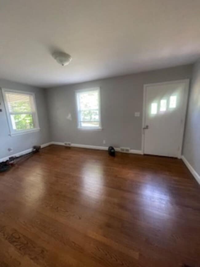 Building Photo - Cheery 3 Bedroom Home in a Convenient Lynchburg Location